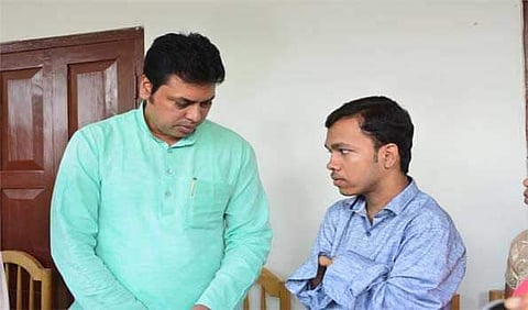 Tripura CM meeting the student