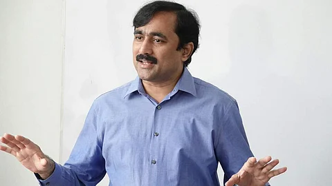 V Ponraj