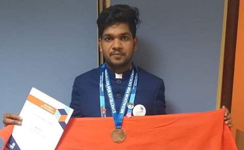 Koteshwar with the medal | (Pic: Golipally Koteshwar Reddy)