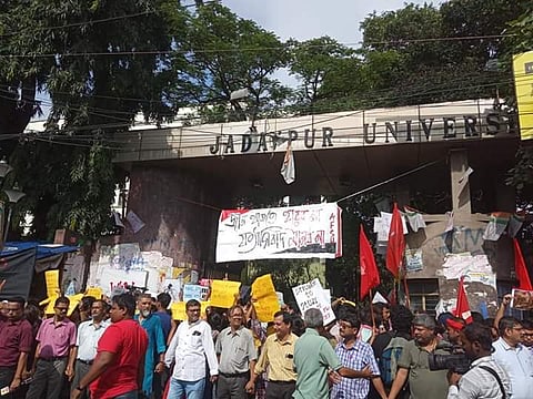 The human chain outside Gate No 4 of JU (Pic: Facebook)