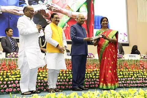 President Ram Nath Kovind presenting the award to one of the recipients (Pic: MHRD Twitter)