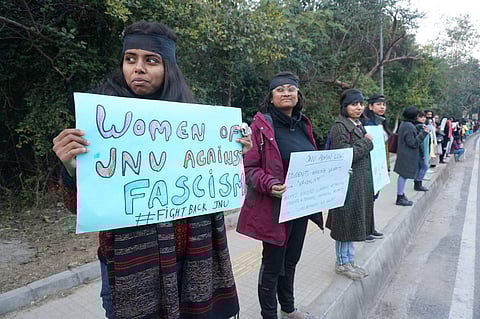 Women in JNU protesting against the violence