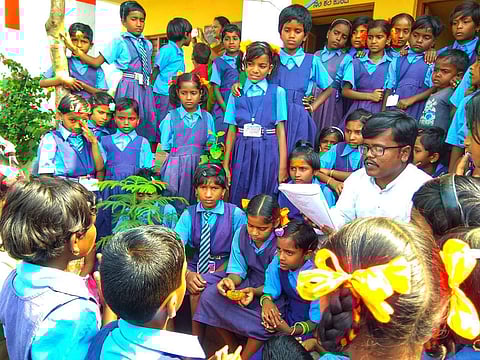 Veeranna Madiwalar along with students at his school