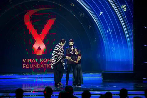 Pooja Bishnoi gets felicitated by Amitabh Bachchan as Virat Kohli watches on (Pic: Sarwan Budhia)