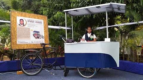 Vinisha with her solar-powered ironing cart| Pic: Vinisha's father