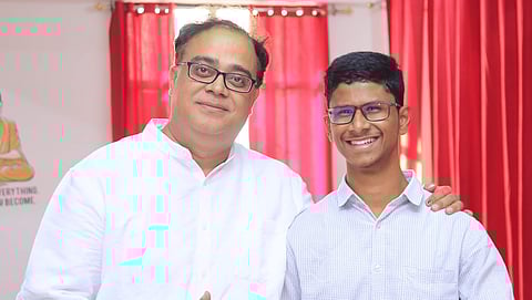 Shaik Khaja Mohiddin with his mentor, Pankaj Manchanda CEO of Augtraveler | (Pic: Job Genie)