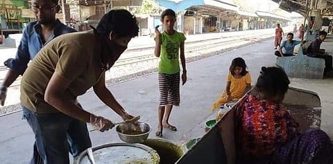 The students distributing food around the campus (Pic: AFSU)