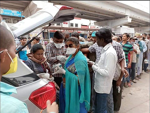Radhika Vemula distributing food: Credit: Raja Vemula