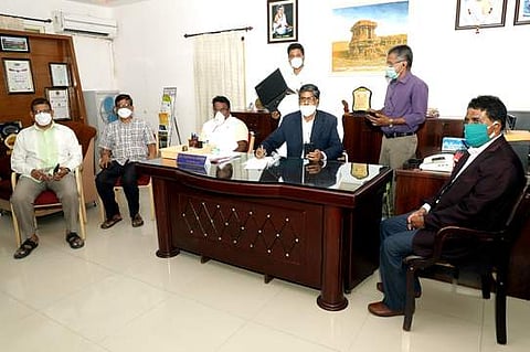 Prof. Chandrakant Yatnoor holding video conference with the principals of degree colleges of Bidar, Kalaburagi, Yadgir and Raichur districts
