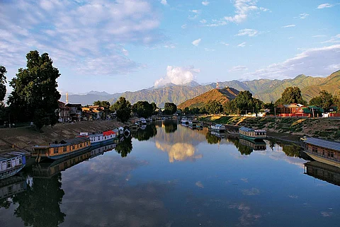 The schools near Jhelum river