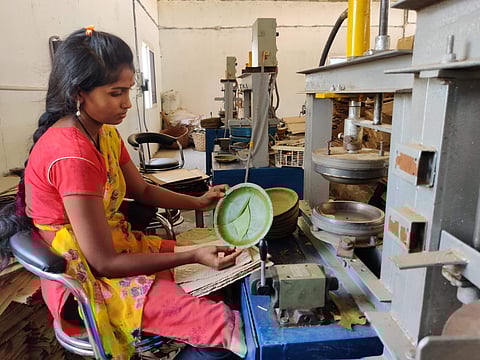 Making of the leaf plate | (Pic: Vistaraku)