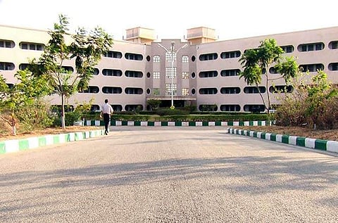 Group registrations of mid-level engineering leaders and PMs are encouraged alongside individual registrations