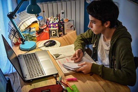 Mental health risks from attending distance learning