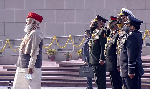 Prime Minister Narendra Modi pays homage to the martyrs at the National War Memorial on the occasion of Republic Day, in New Delhi (Pic: PTI)