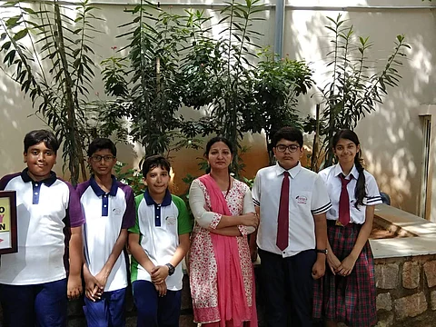 Radhika Chitalapati with students | (Pic: Radhika Chitalapati)