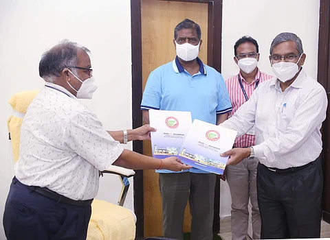 Signing the MoU | (Pic: SOA)