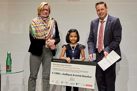 Aadhyaa with the cash prize and her award (Picture: Aravind K S)