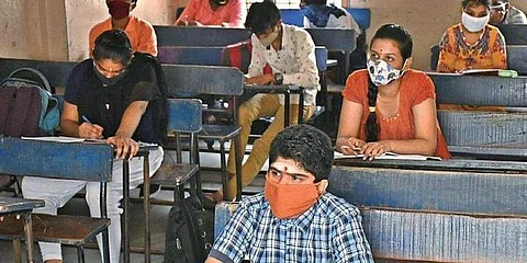 Students block rail tracks claiming discrepancies in Railway Board's NTPC result in Bihar
