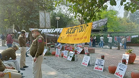 Is the farmers' protest giving hope to DU students as #ReopenDU protest enters Day 16?