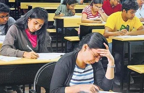 Delhi plans to open schools in hybrid mode, colleges to go fully offline from February 7