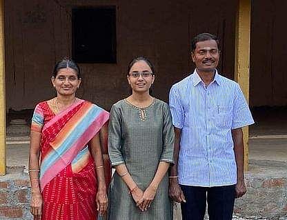 Swega Swaminathan with her parents (Pic: DNS)