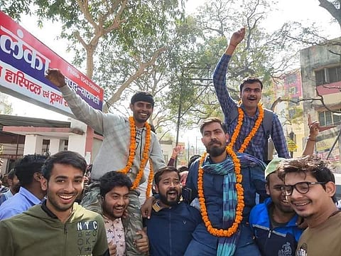 BHU students in front of police station