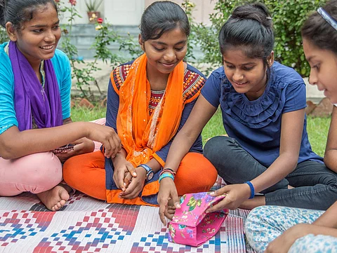 Children explain how to use the average Saukhyam pad