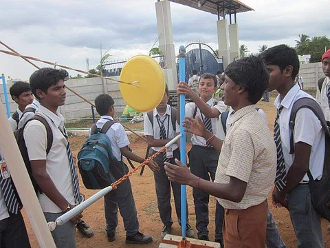 Students learning science while having fun at the science park (pictures: Deenabandhu Trust)