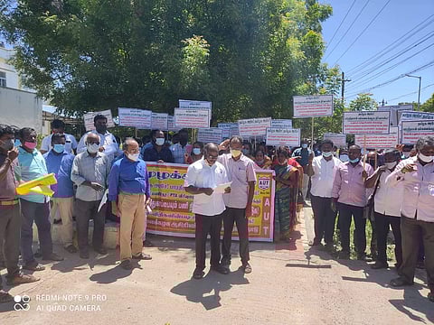 Teachers protest outside the Regional Joint Director of Collegiate Education in Tiruchy | Pic: Association of University Teachers