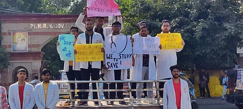 MBBS doctors protest in public places against bond policy in Haryana | (Pic: Sourced)