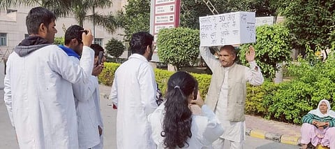 Glimpse from the protest | (Pic: Students of PGIMS Rohtak)
