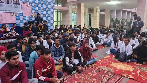 Students protest against bond policy at PGIMS Rohtak | (Pic: Sourced)