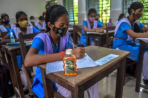 Restoration of 100% school syllabus, beginning academic year early and all other decisions Odisha govt is mulling over