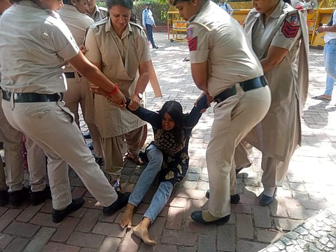 Protest at DU over St Stephen's admission | (Pic: KYS)