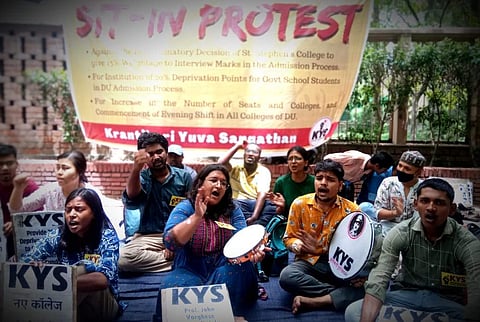 Students at the protest | (Pic: KYS)