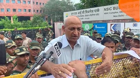 Director General of the NTA, Vineet Joshi speaks to protesting students in front of the NTA office in New Delhi | Pic: Sourced