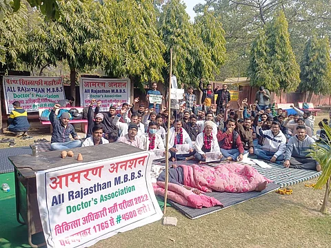 Rajasthan MBBS doctors' hunger strike in Jaipur | (Pic: Dr Vinod Bagra)