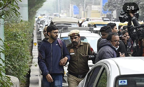 Students being detained | Pic: Twitter (SFI Delhi)