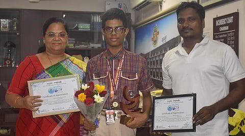 Shreyansh Nayak with the Principal and Mentor | (Pic: Sourced)