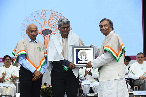 Dr Vijay Chandru felicitated by the Chairman, BoG and the Chairman, Senate, IIT Jodhpur (Director, IIT Jodhpur) | (Pic: IIT Jodhpur)