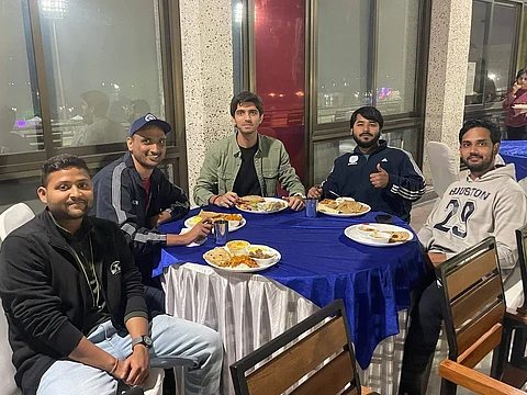 IIT Gandhinagar Alumni friends enjoying dinner during Homecoming 2023 | (Pic: IIT Gandhinagar)