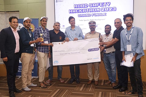 Team Safety Guardians from Chalapathi Institute of Technology, IIIT Nuzvid and IIT Bombay being awarded First Prize at Road Safety Hackathon 2023 organ | (Pic: IIT Madras)