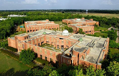 IIM Lucknow: Global Senior Leadership programme launched in collab with Imarticus Learning  