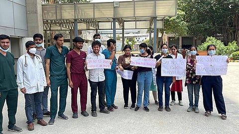 ESI PGIMSR students protest against faculty transfers | (Pic: Rahul Rohitraj)