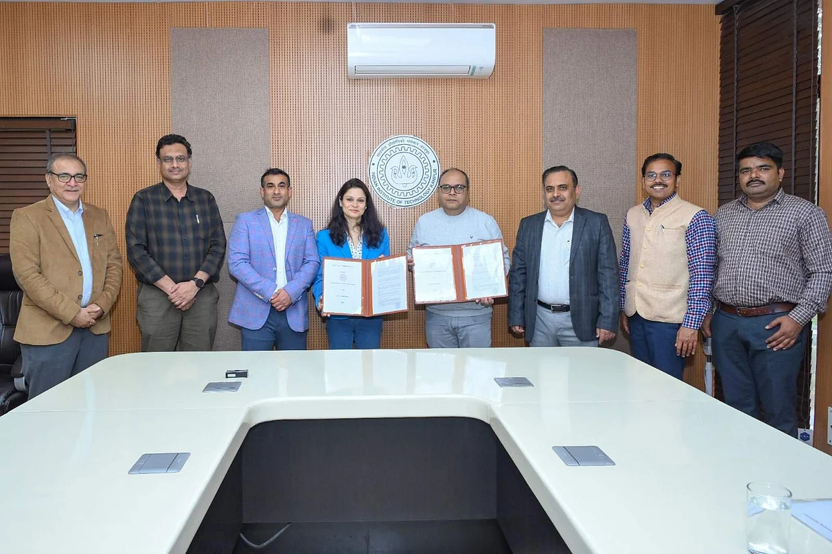 During the MoU signing ceremony | (Pic: IIT Kanpur)