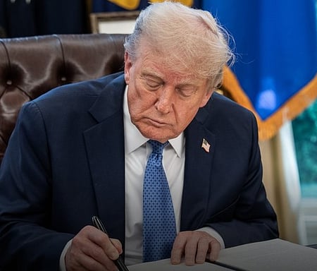 President Trump signs order intended to stabilise college sports