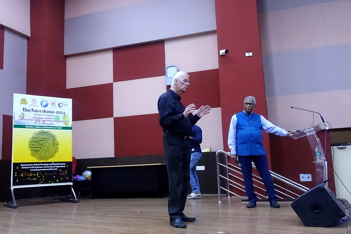 Nobel Laureate Prof Richard J Roberts delivers Distinguished Lecture at UoH